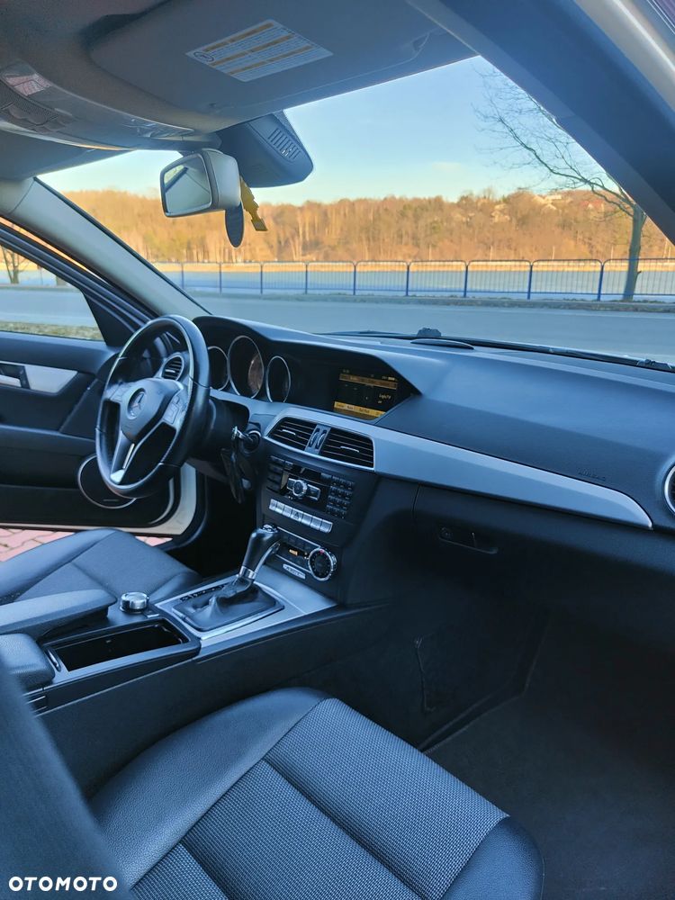 Mercedes-Benz Klasa C 300 CDI BlueEff 4-Matic Avantgarde - 9