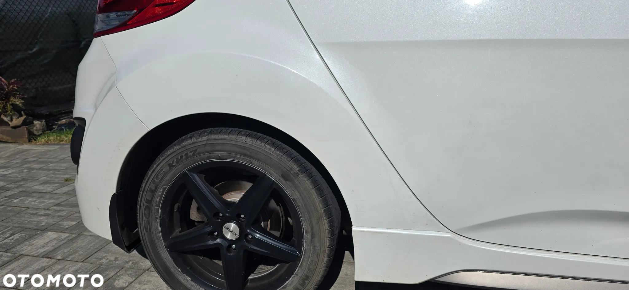 Hyundai Veloster - 22