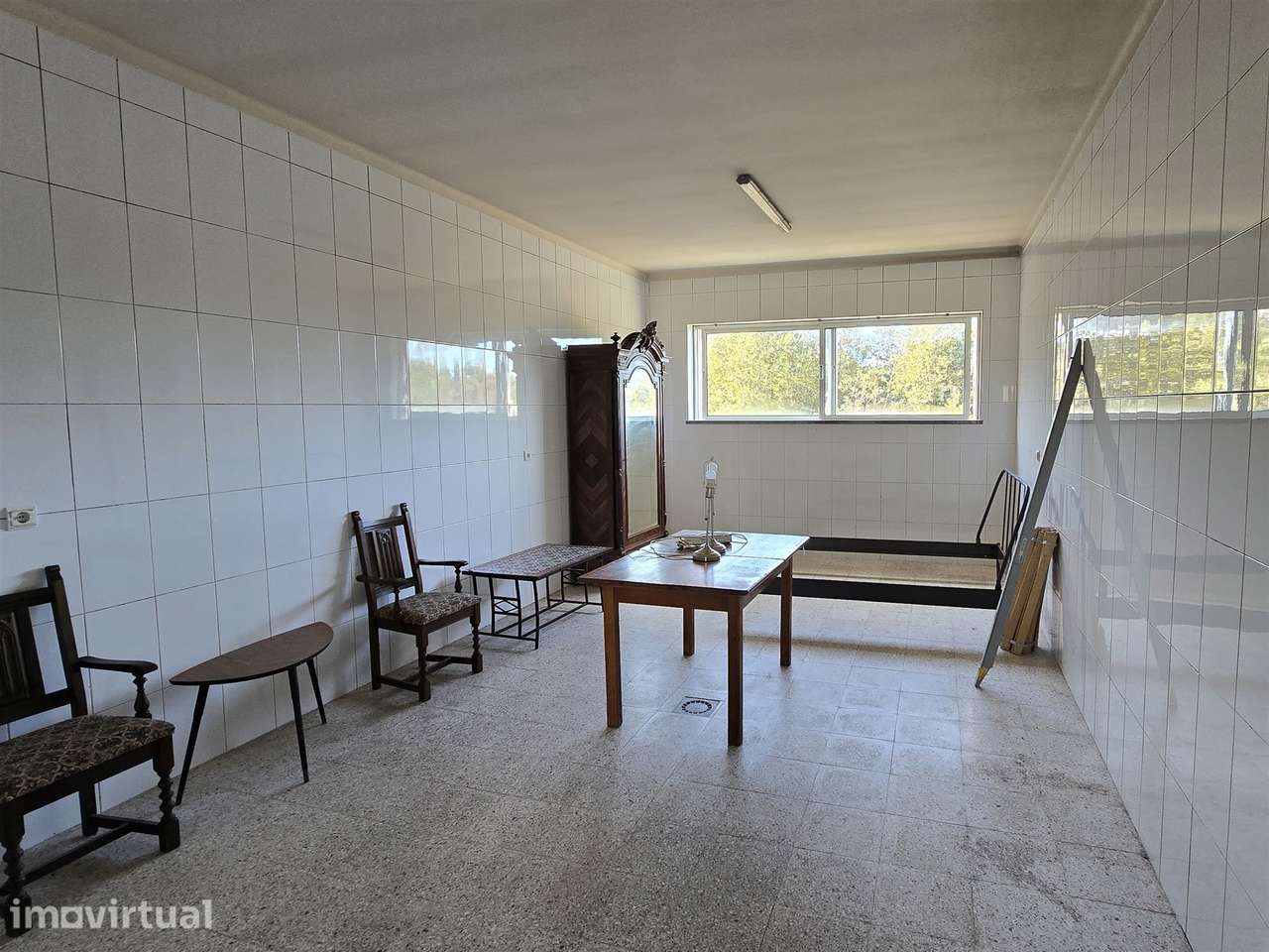 Pavilhão / Espaço de escritório para arrendar em Fagilde, Mangualde - Grande imagem: 2/9