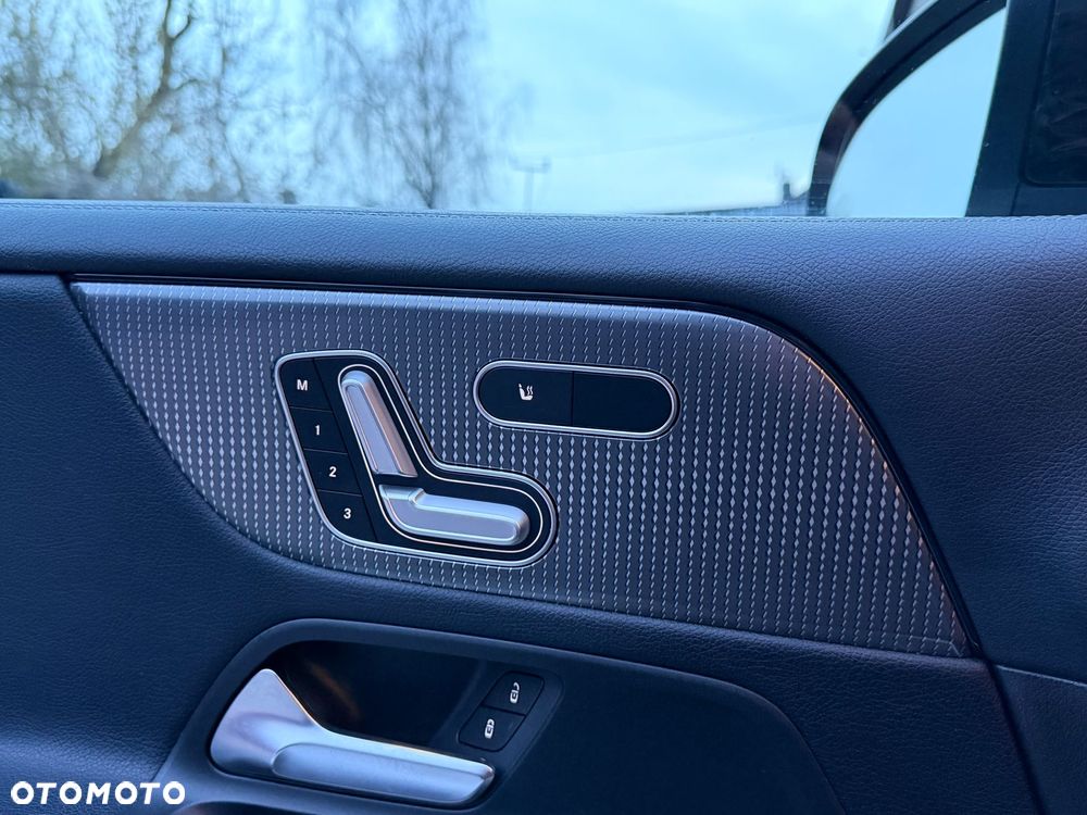 Mercedes-Benz GLB 250 4Matic 8G-DCT - 17