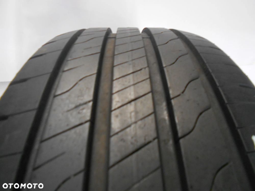 OPONA POJEDYNKA 205/55R17 GOODYEAR EFFICIENT GRIP PERFORMANCE 2 DOT 2422 8.5MM - 2