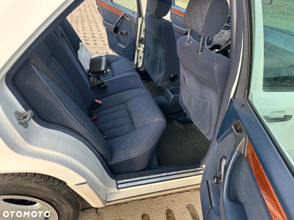 Mercedes-Benz Klasa E - 26