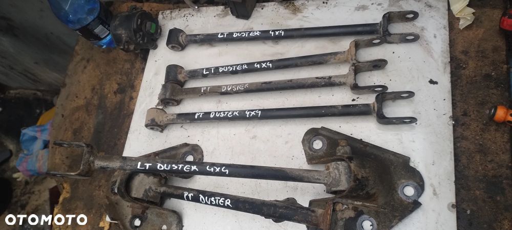 DACIA DUSTER I wahacz tył - 1