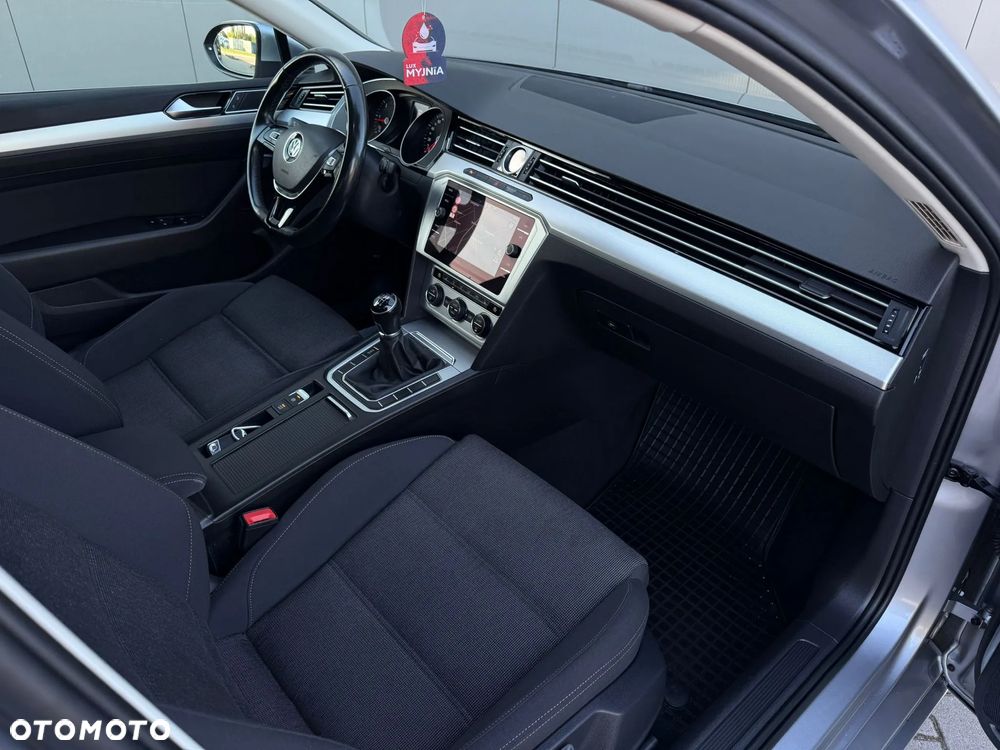 Volkswagen Passat 2.0 TDI BMT Comfortline - 24