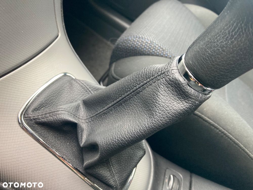 Toyota Avensis 1.8 VVT-i Sol - 13