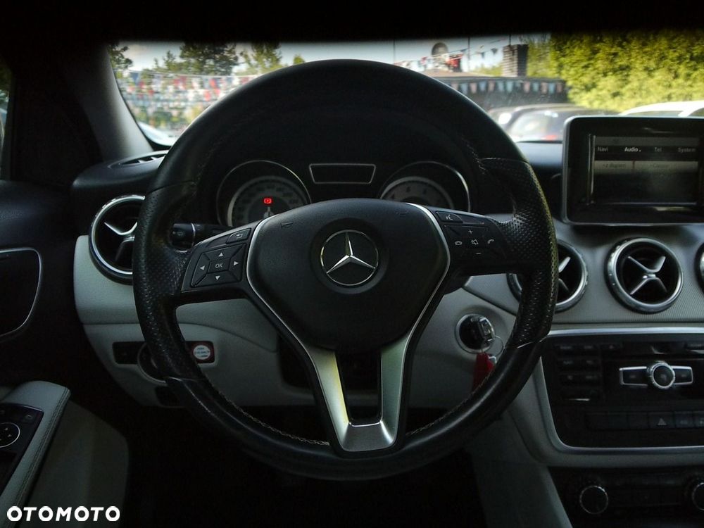 Mercedes-Benz GLA 200 UrbanStyle Edition - 17