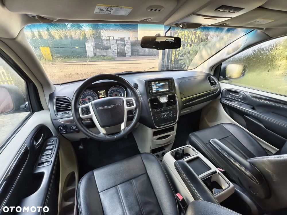 Chrysler Town & Country ver-3-6-touring - 6