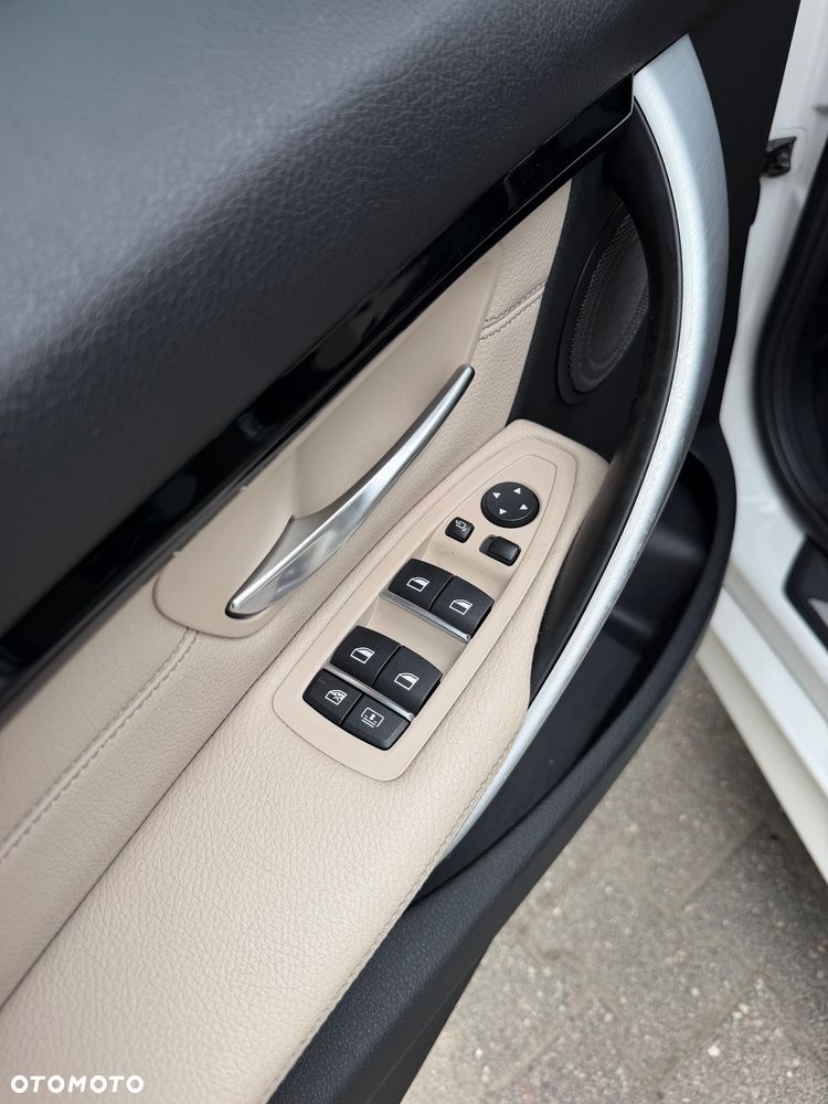BMW Seria 3 328i xDrive - 33