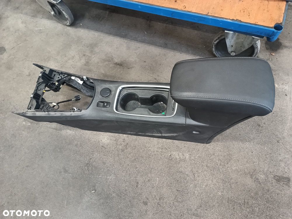OPEL ASTRA K V PODŁOKIETNIK TUNEL EUROPA - 1