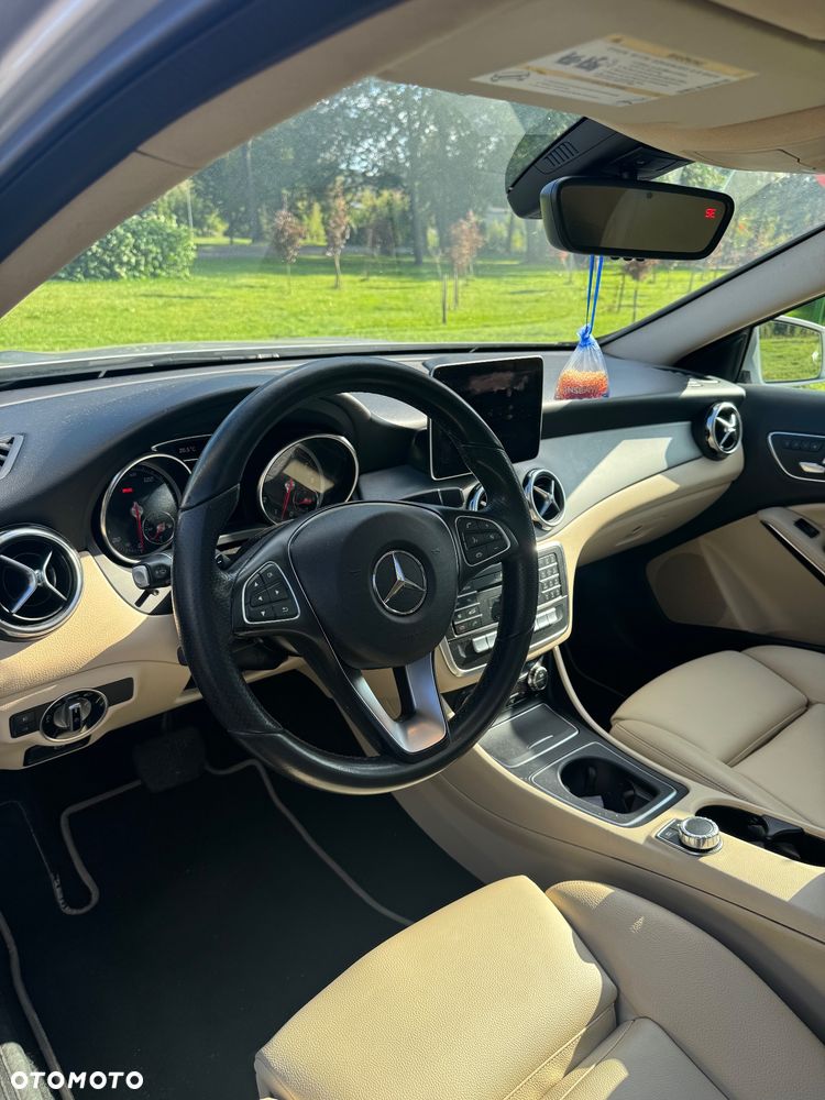 Mercedes-Benz GLA 250 7G-DCT Style - 11