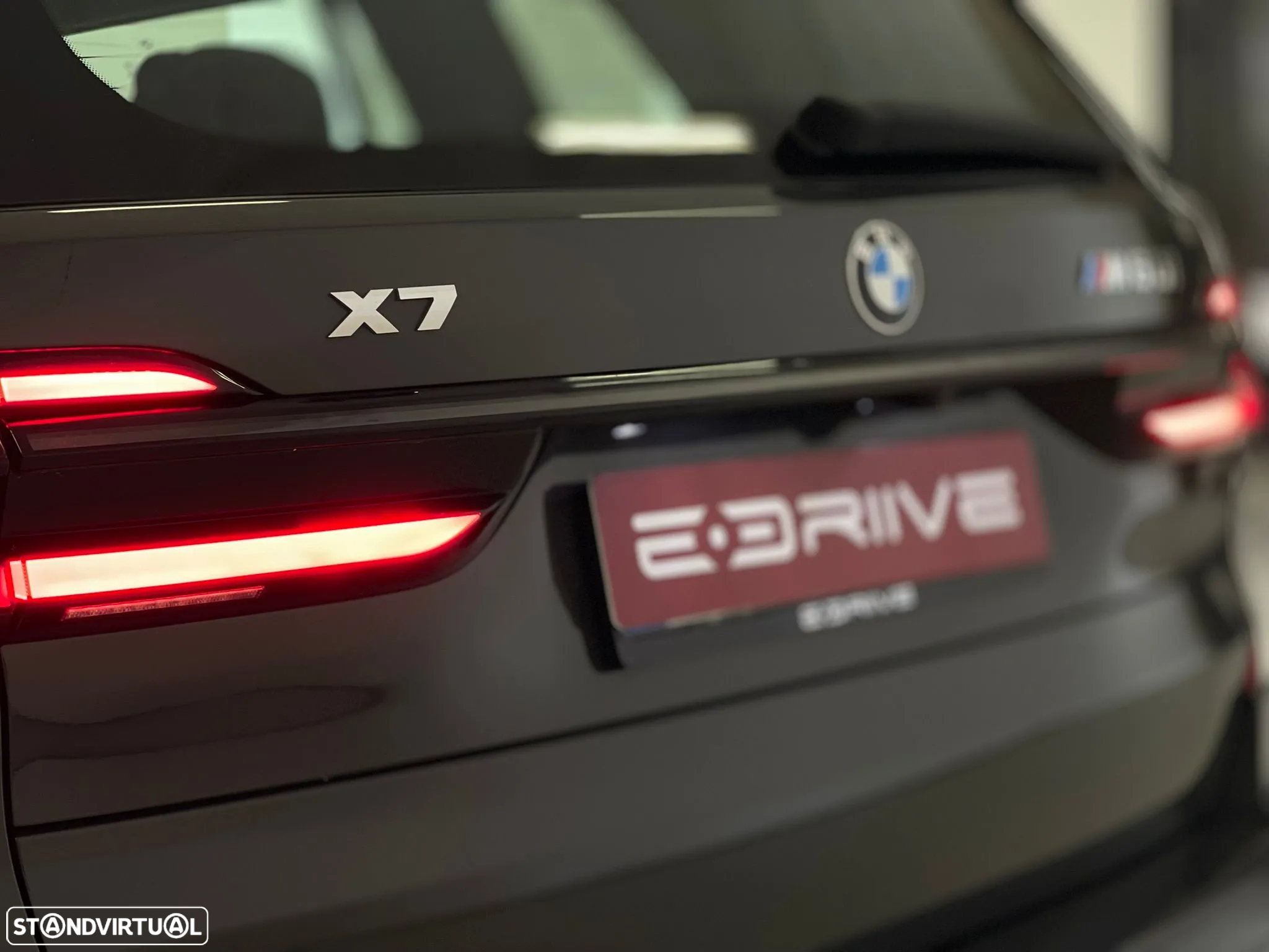 BMW X7 M M60i - 12