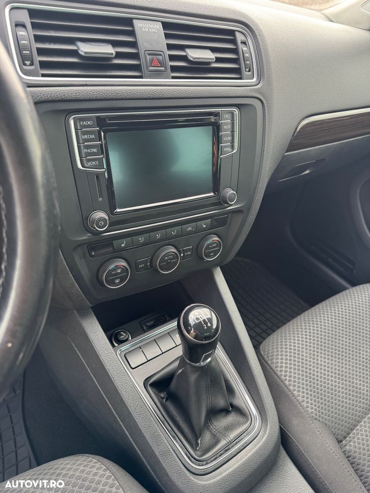 Volkswagen Jetta 2.0 TDI Comfortline - 8