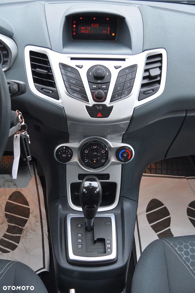 Ford Fiesta 1.4 Autom Titanium - 25