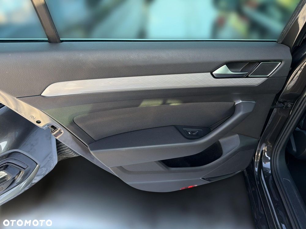 Volkswagen Passat - 38