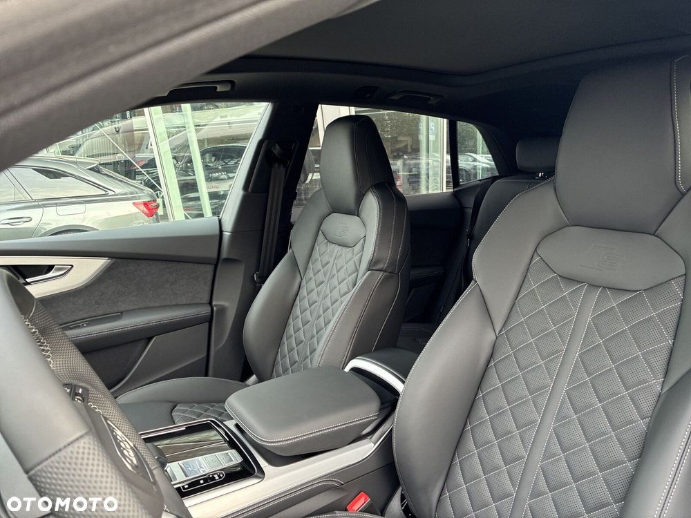 Audi Q8 - 12
