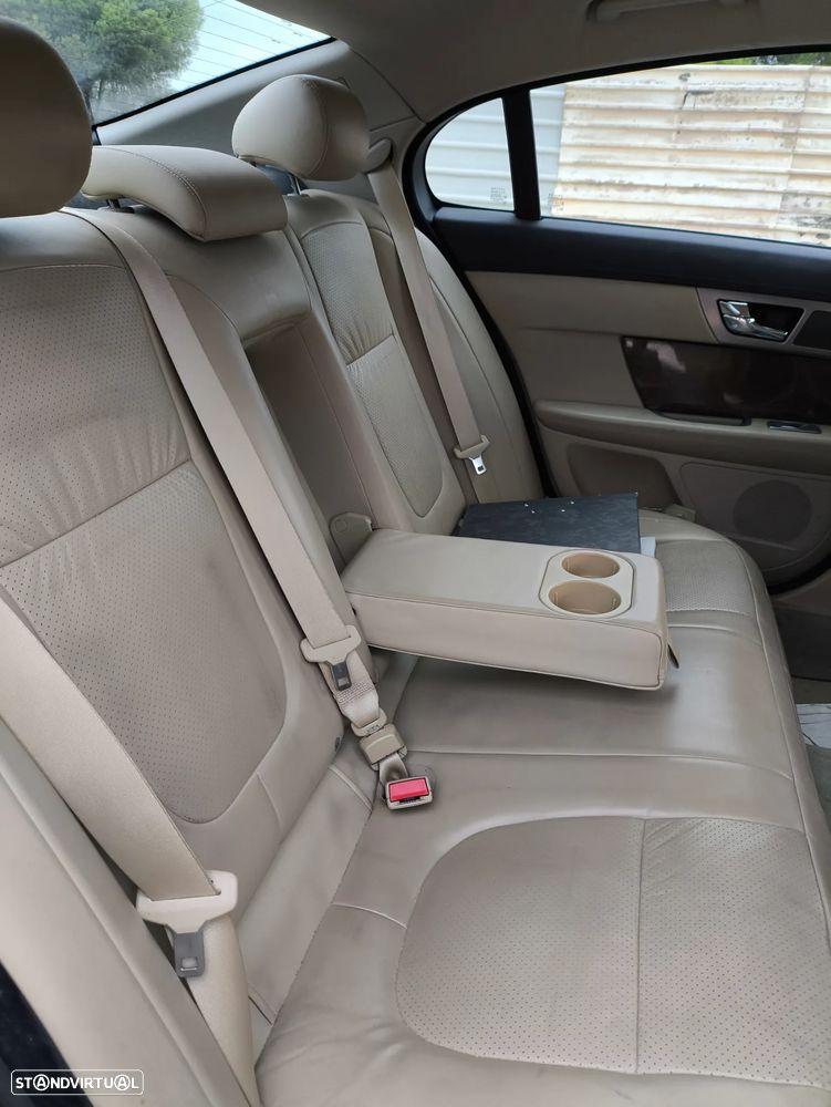 Jaguar XF 3.0 D V6 S Premium Luxury - 8