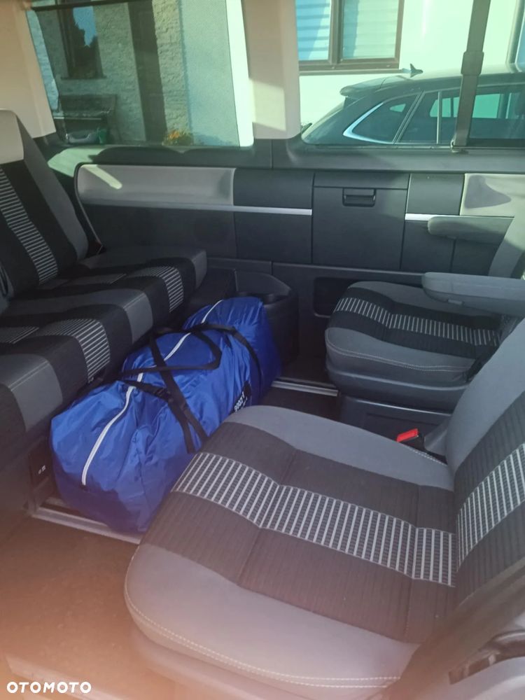 Volkswagen Caravelle - 14