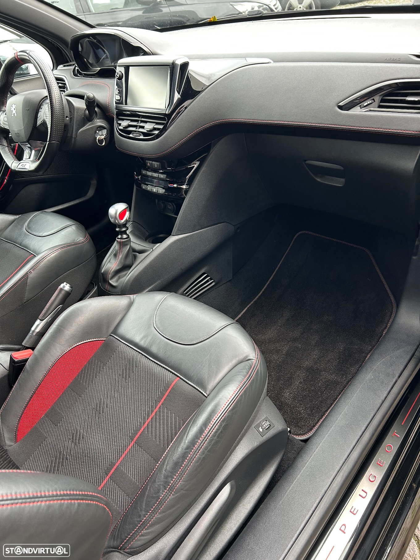 Peugeot 208 1.6 e-THP GTi - 12