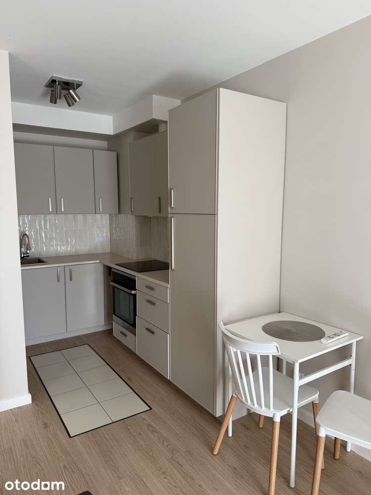 Komfortowe mieszkanie 2-pokojowe z balkonem i garażem – Wola Tower