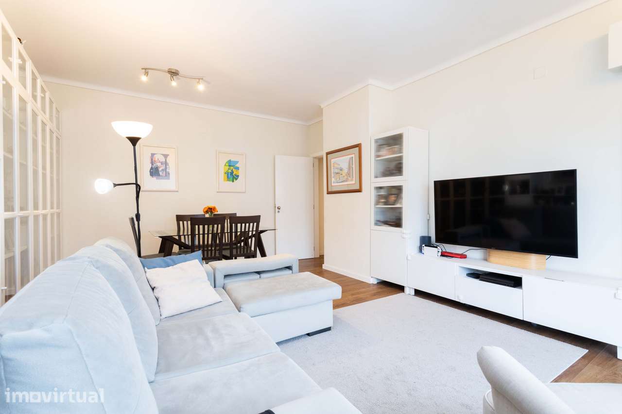 Elegância Familiar em Miraflores: Apartamento T2 Remodelado com Vistas - Grande imagem: 3/20
