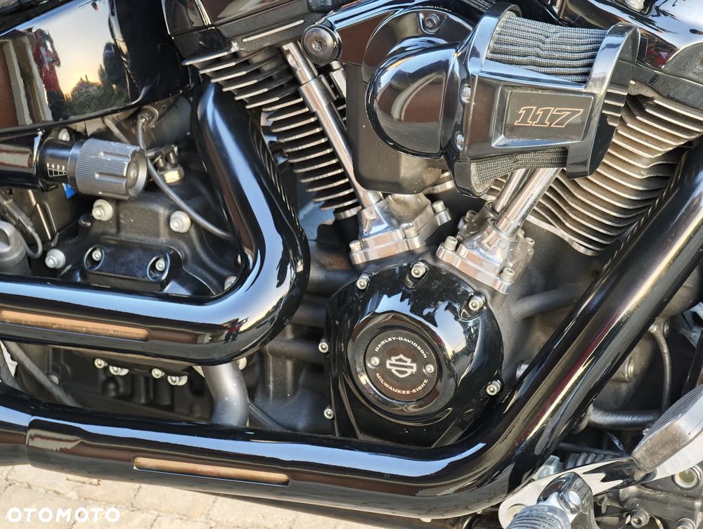 Harley-Davidson Softail Breakout - 28
