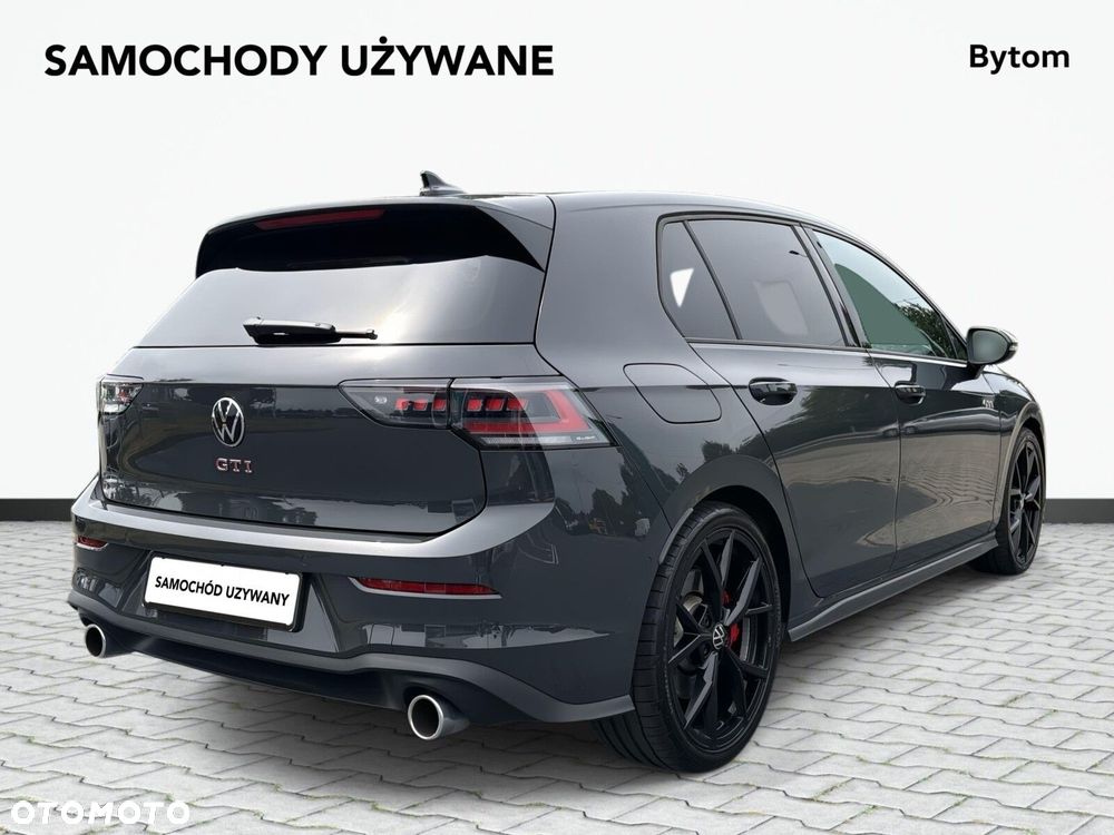 Volkswagen Golf - 6
