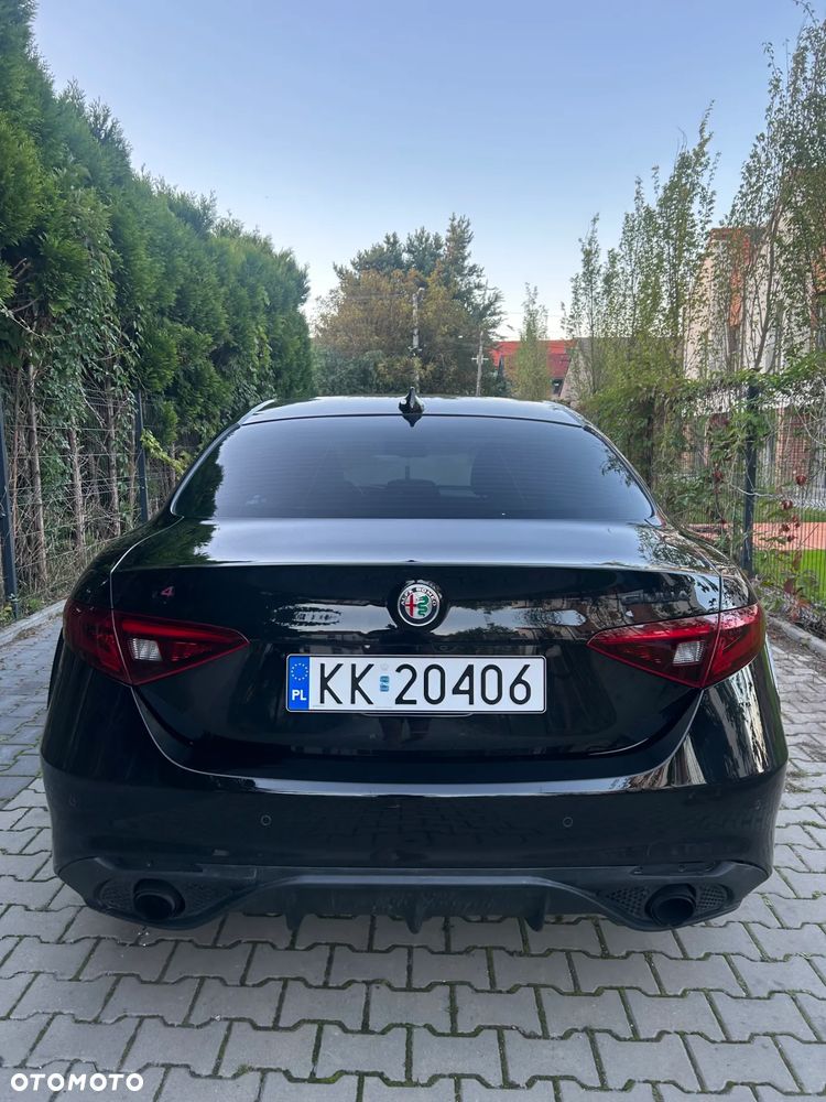 Alfa Romeo Giulia - 5