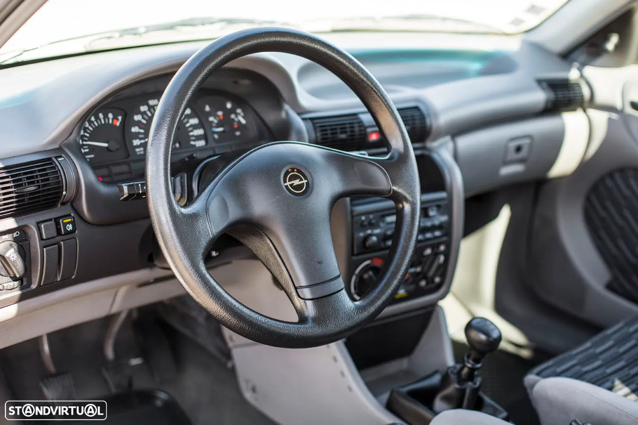 Opel Astra 1.6i GT - 20