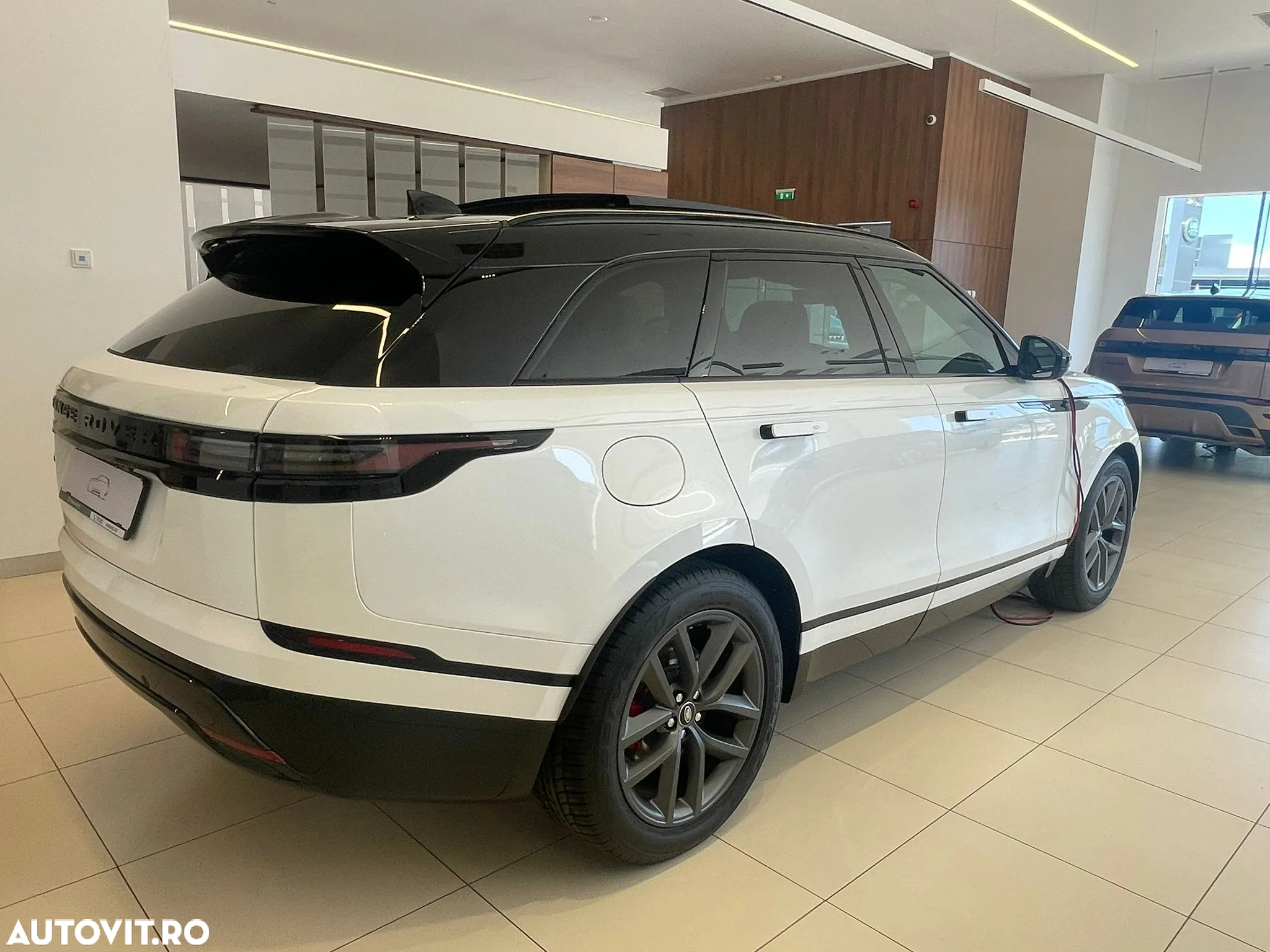 Land Rover Range Rover Velar R-Dynamic 2.0 P250 SE - 3