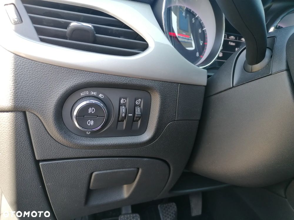 Opel Astra 1.2 T GS Line S&S - 12