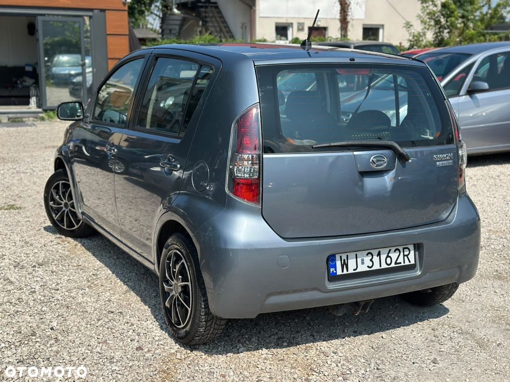 Daihatsu Sirion - 4