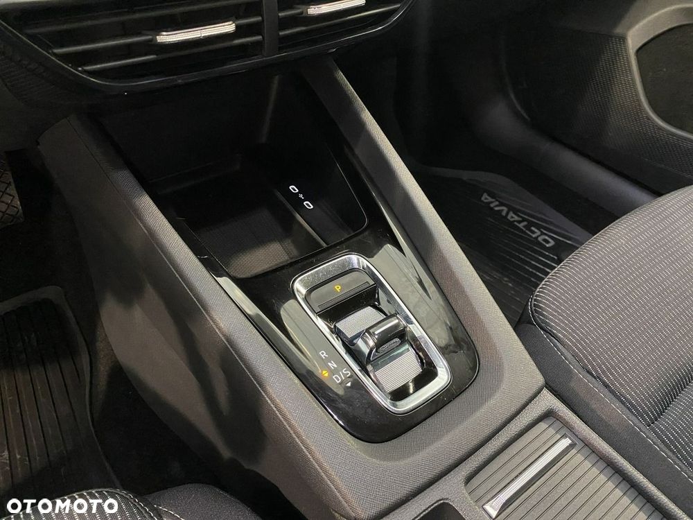 Skoda Octavia 2.0 TDI Ambition DSG - 19