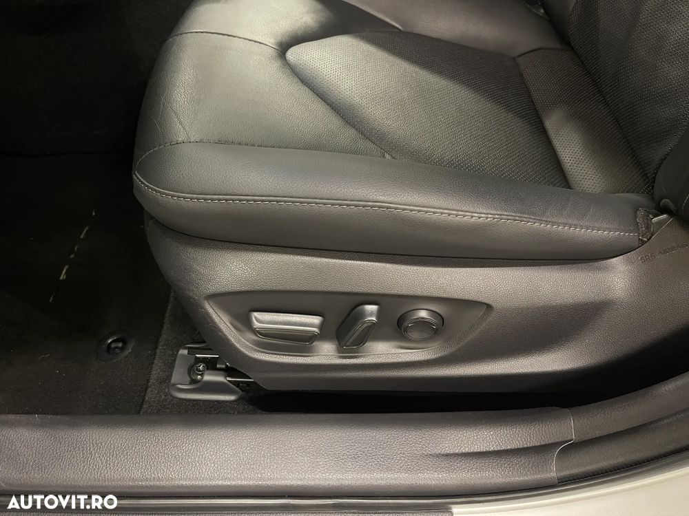 Toyota Camry 2.5 Hybrid Business - 19