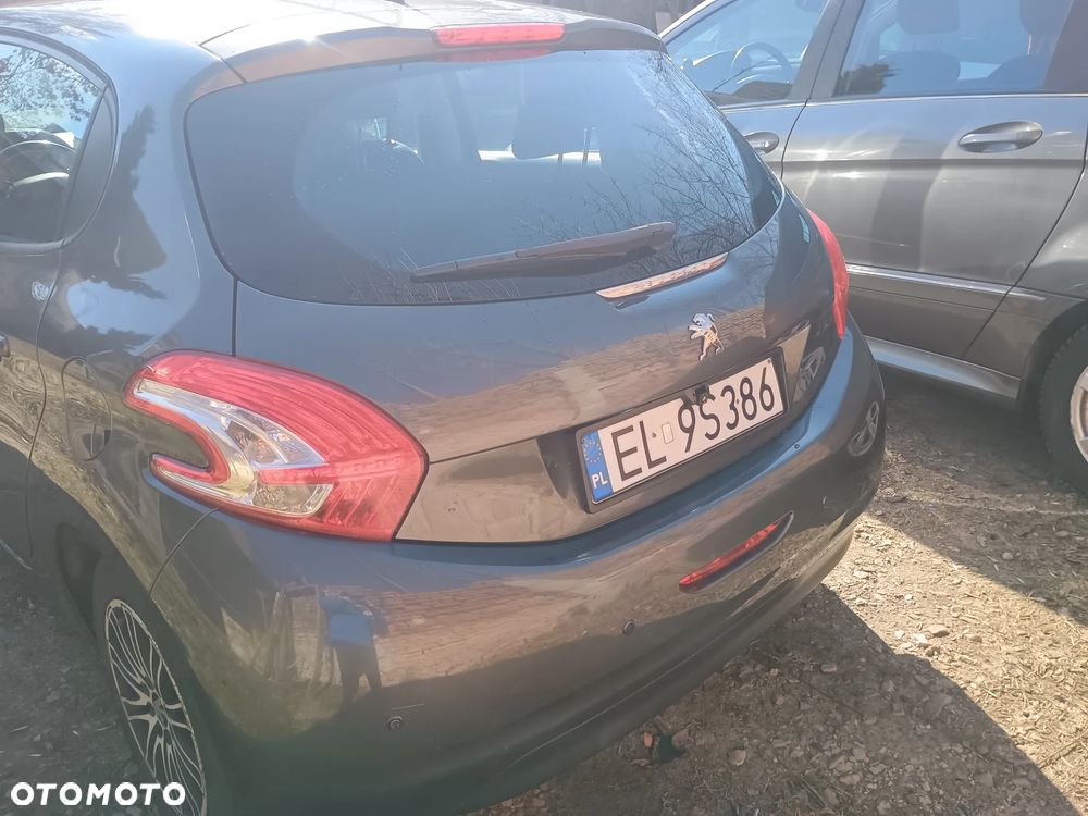 Peugeot 208 2012 photo 5