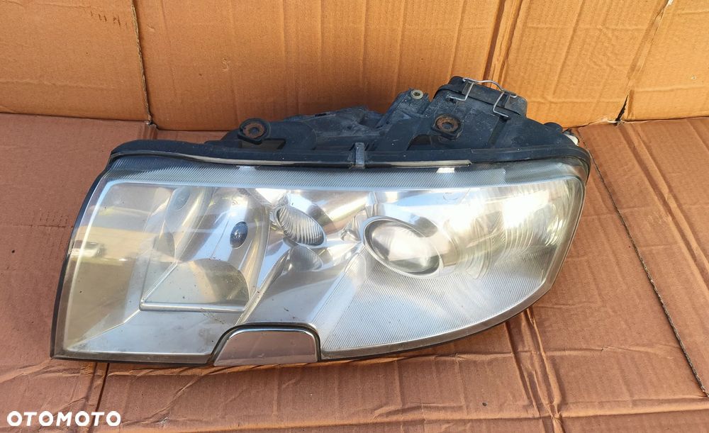 Xenon lewy lampa lewa Skoda Superb 2001- EU - 2