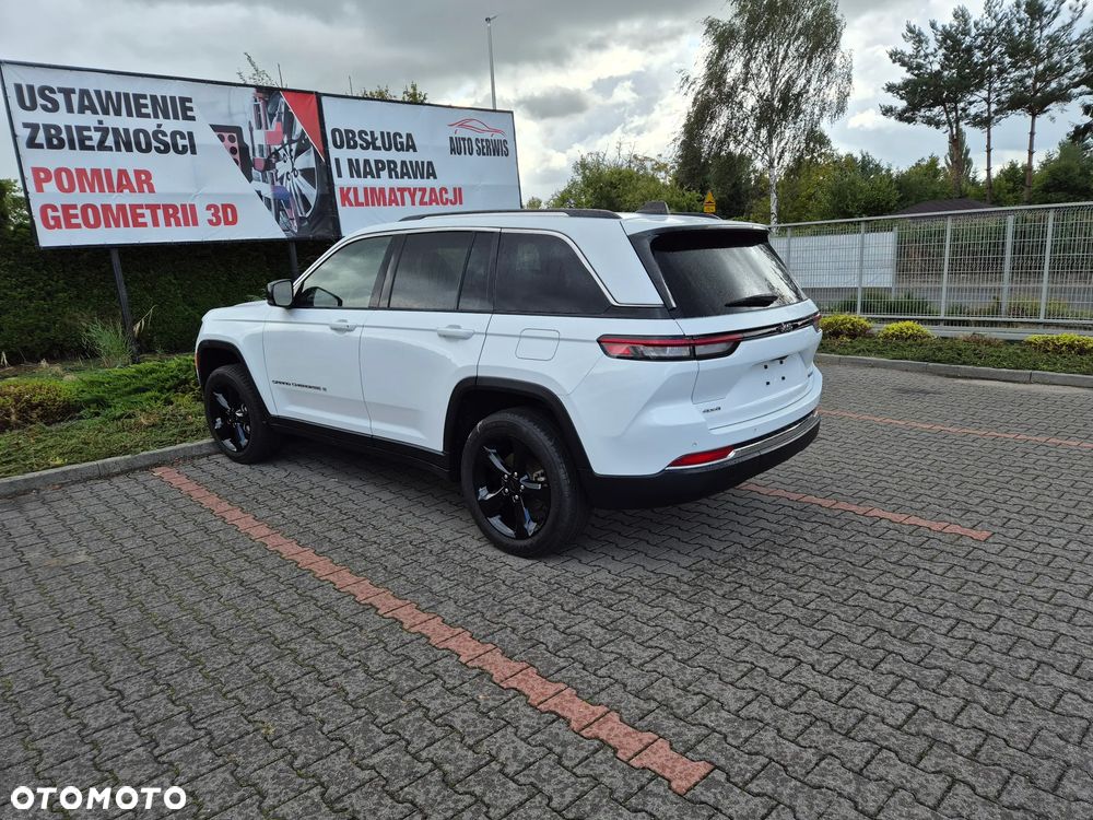 Jeep Grand Cherokee - 16