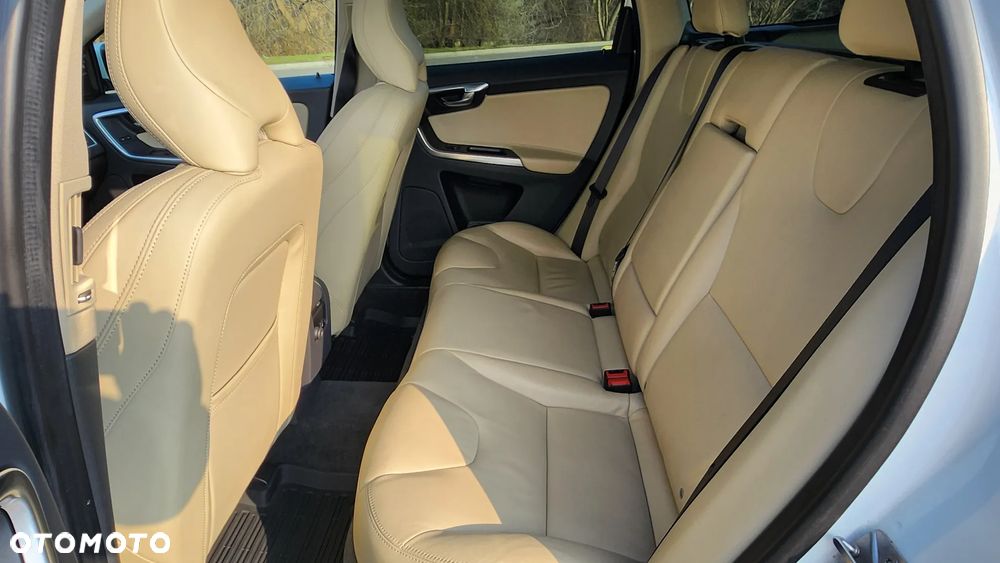 Volvo XC 60 D4 AWD Summum - 11