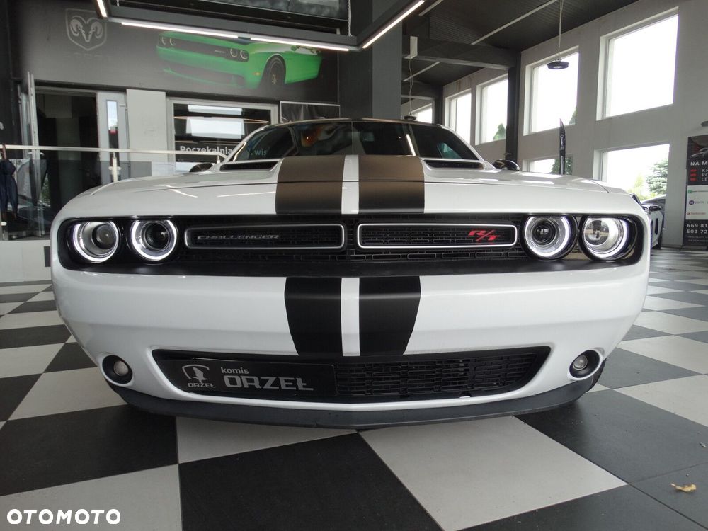 Dodge Challenger - 2