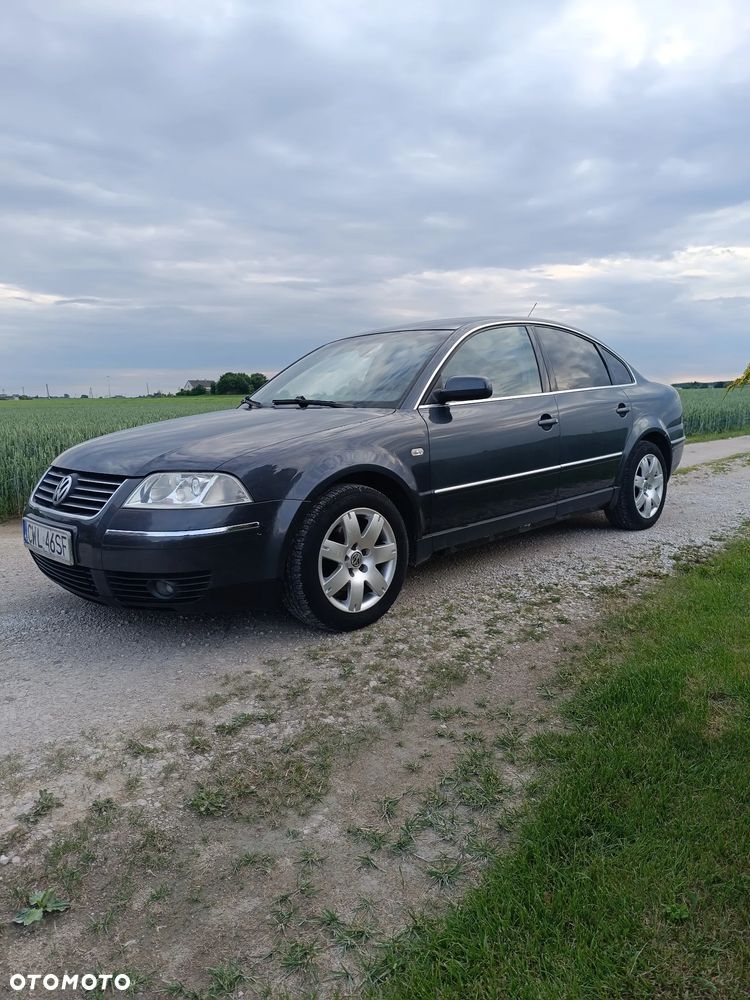 Volkswagen Passat 1.9 TDI Highline - 1