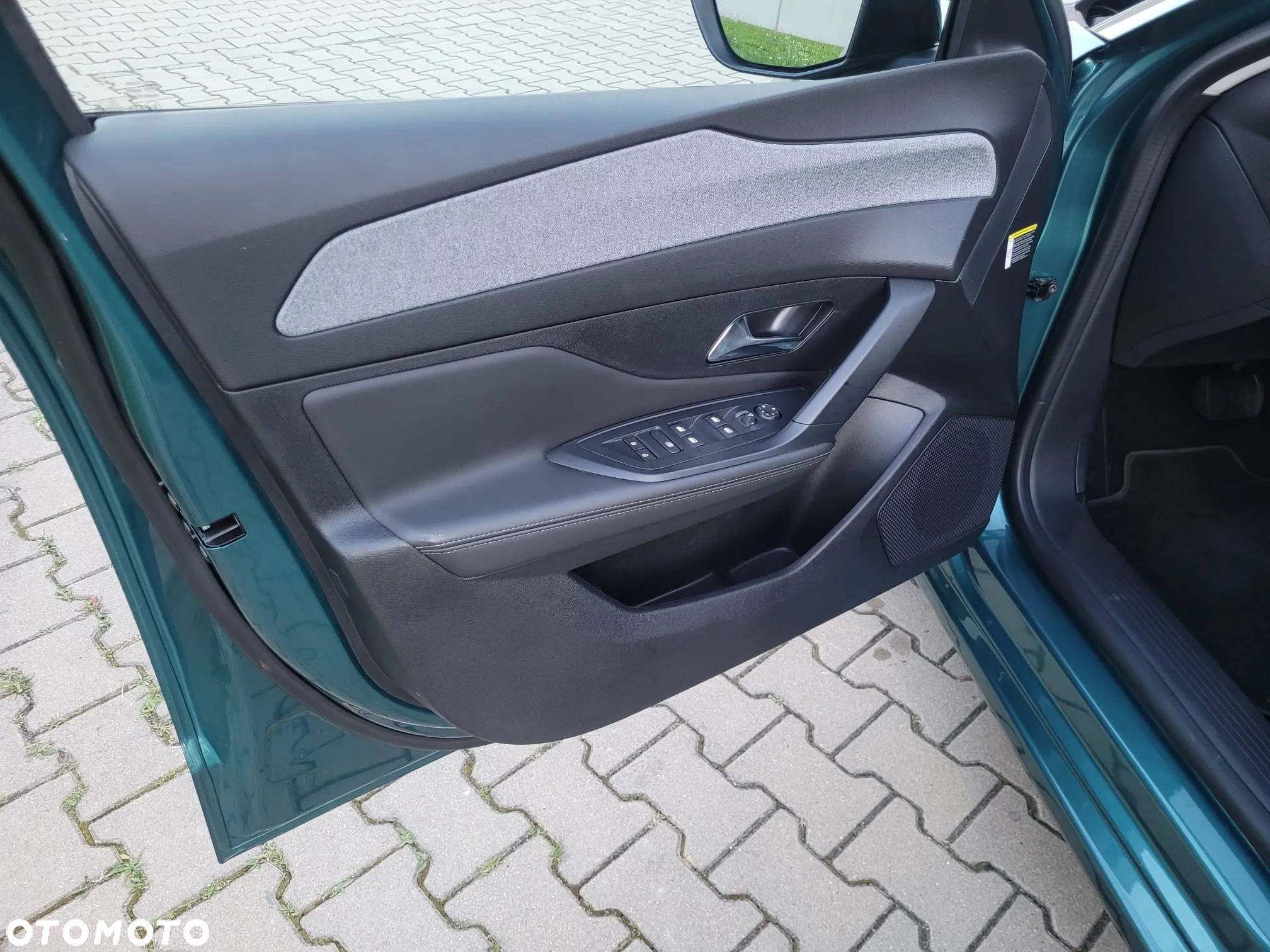 Peugeot 308 SW Plug-In Hybrid 225 e-EAT8 GT - 25