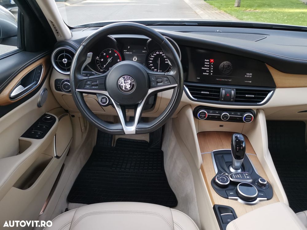 Alfa Romeo Giulia 2.2 Diesel AT8 Executive - 10