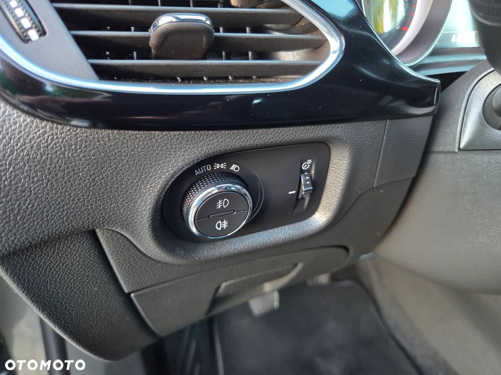 Opel Astra 1.4 Turbo Dynamic - 32