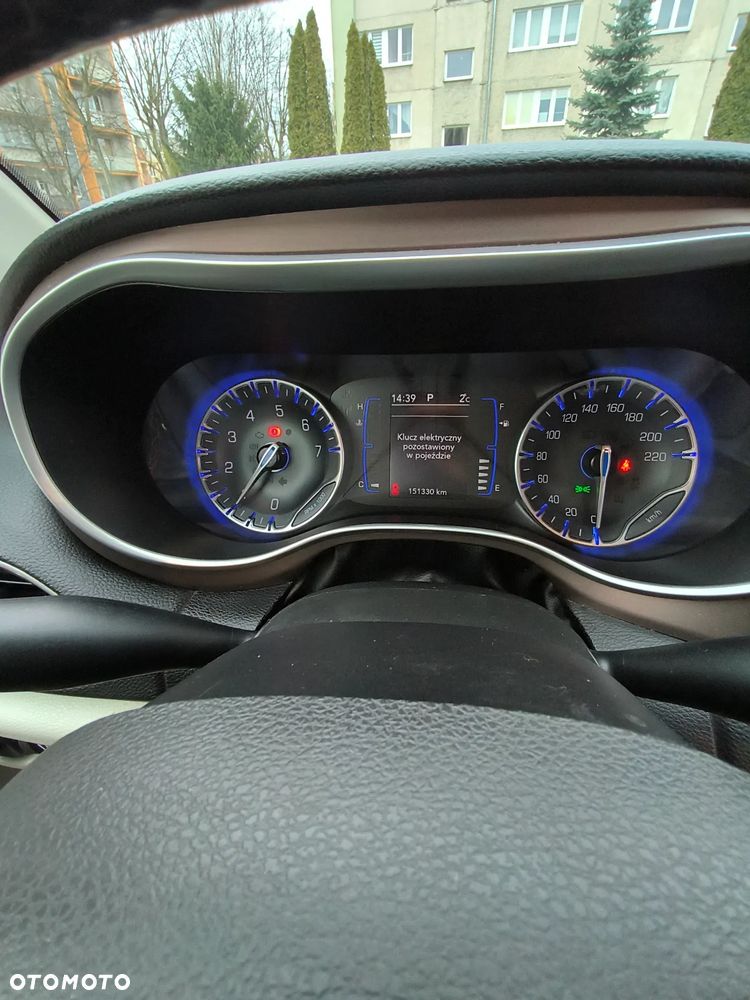 Chrysler Pacifica - 14
