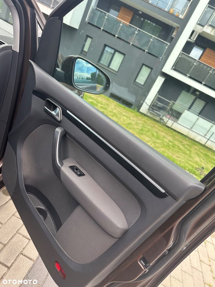 Volkswagen Touran 2.0 TDI Highline - 11