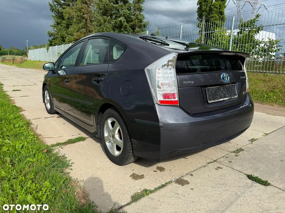Toyota Prius - 4
