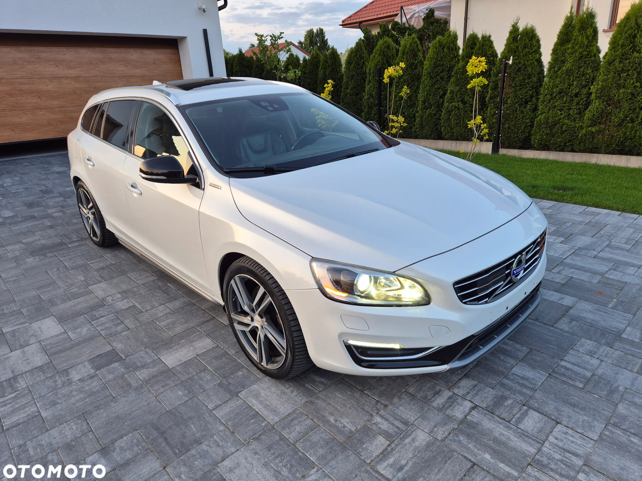 Volvo V60 D6 Plug-In-Hybrid AWD Geartronic Summum - 35
