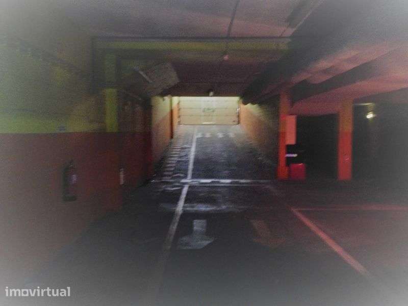 Arrendam-se lugares de garagem - junto à C. M. Gaia - Grande imagem: 2/7