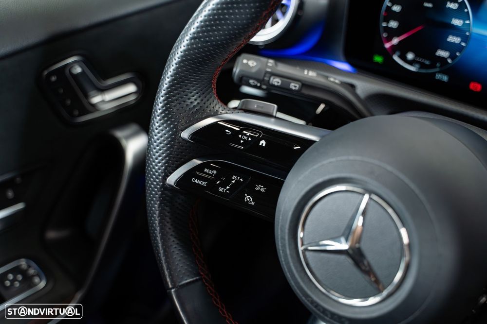 Mercedes-Benz A 250 e 8G-DCT AMG Line - 24