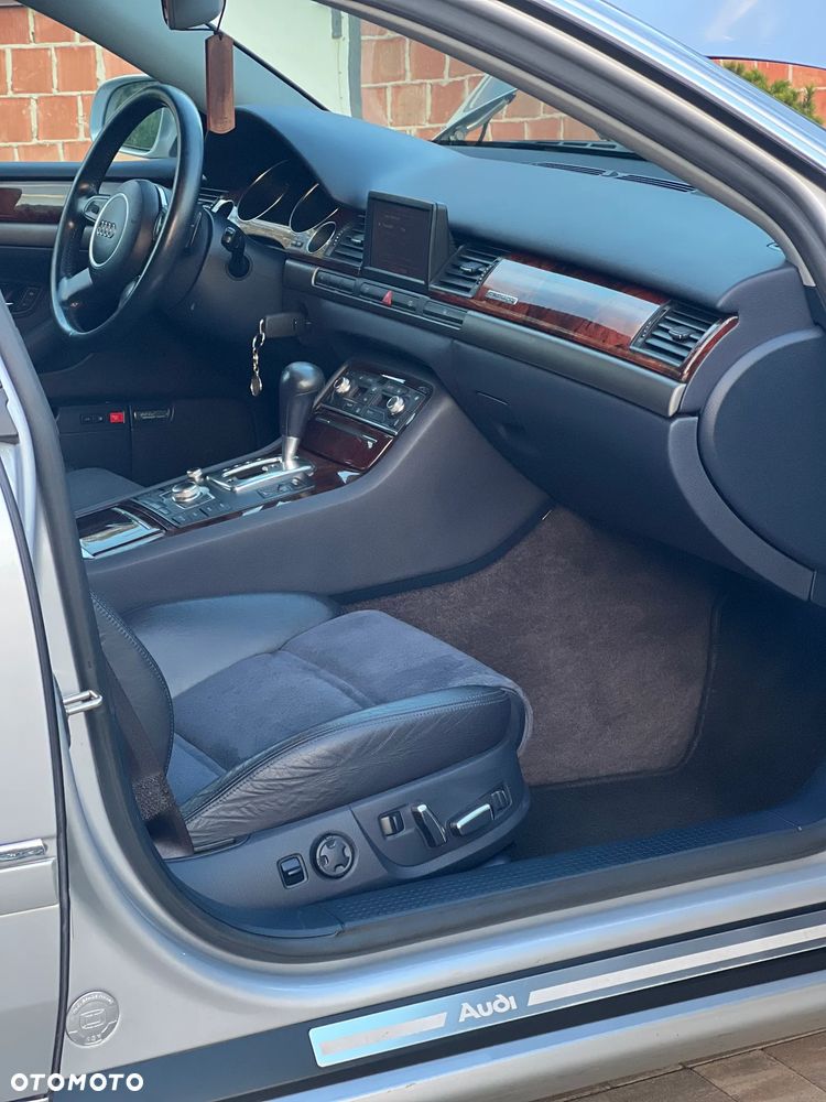 Audi A8 4.2 Quattro - 29