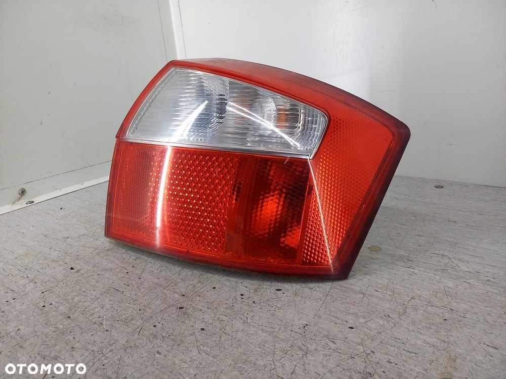 LAMPA TYLNA PRAWA AUDI A4 B6  11 A467 TYC SEDAN - 7